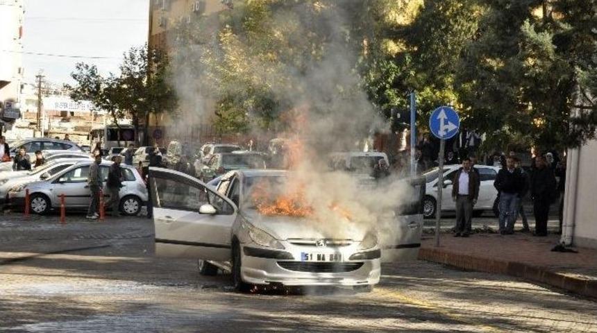Seyir Halindeki Otomobil Yandı