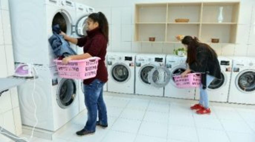 Muratpaşa Belediyesi Halk &Ccedil;amaşırhaneleri&rsquo;ne Yoğun İlgi