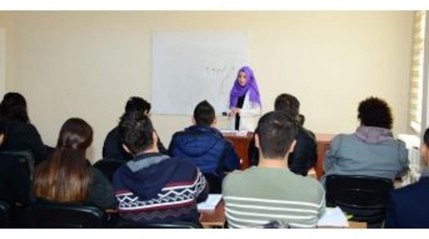 Komek&rsquo;ten Kulu&rsquo;da İsve&ccedil;&ccedil;e Ve S&uuml;r&uuml; Y&ouml;netimi Kursları