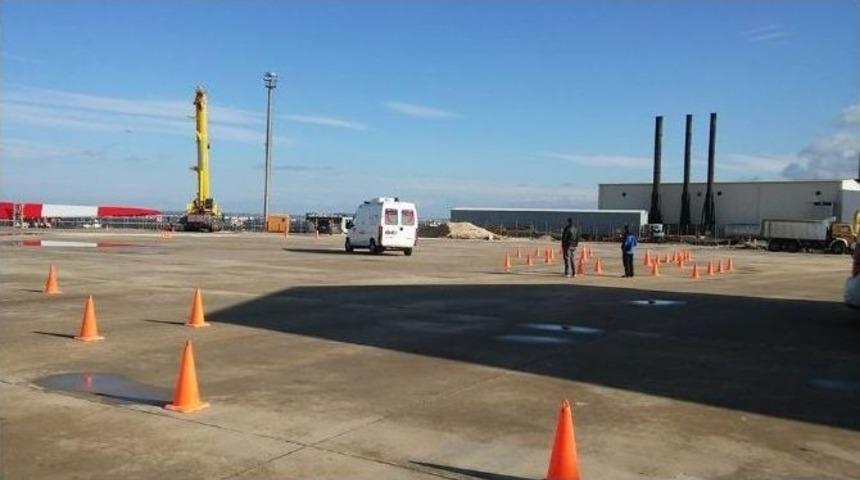 112 Personeline Amb&uuml;lans S&uuml;r&uuml;ş Teknikleri Eğitimi Verildi