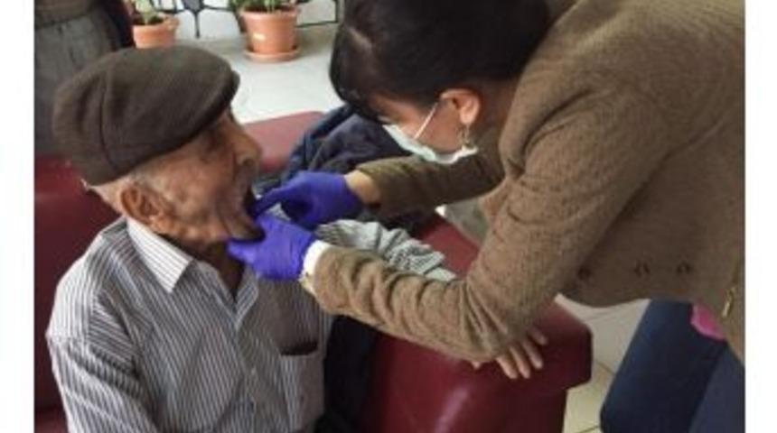 Erdemli&rsquo;de Huzurevi Sakinlerine Diş Muayenesi