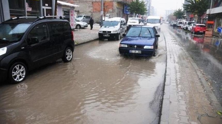 Van&rsquo;da Caddeler G&ouml;lete D&ouml;nd&uuml;