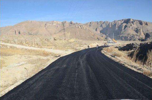 Darende’nin Cadde Ve Sokakları Asfaltlanıyor