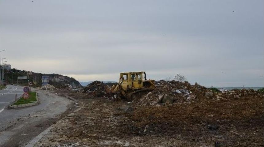 Alaplı&rsquo;da Moloz Ve İnşaat Atıkları Temizleniyor