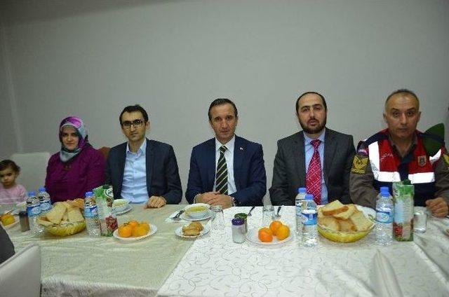 Han&ouml;n&uuml; Kaymakamı Karadaş&rsquo;a Veda 1