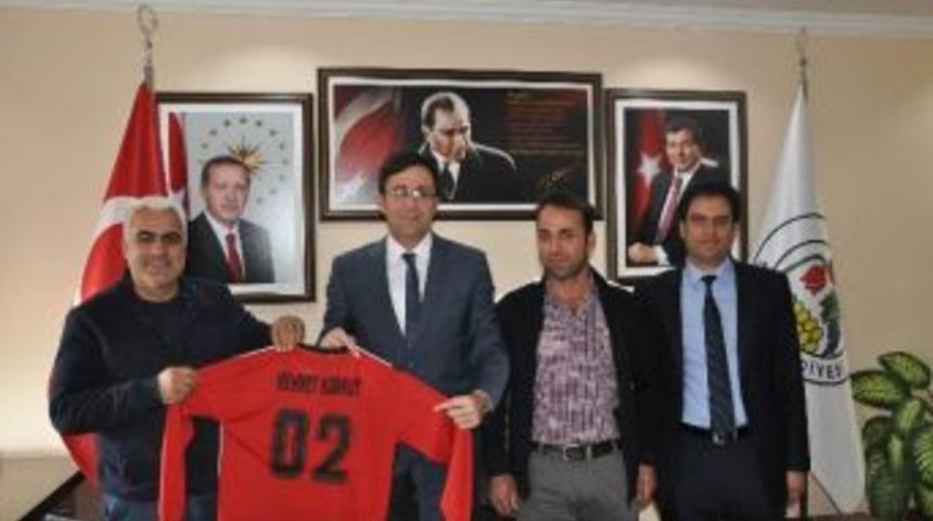 Sincikspor&rsquo;dan, Başkan Korkut&rsquo;a &Ouml;zel Forma