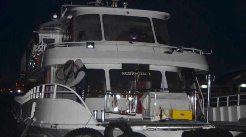 Beşiktaş&rsquo;ta Gezi Teknesinde Yangın Paniği