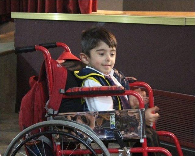 Görme Engelli Bilal Göregen Engelliler İçin Sahne Aldı
