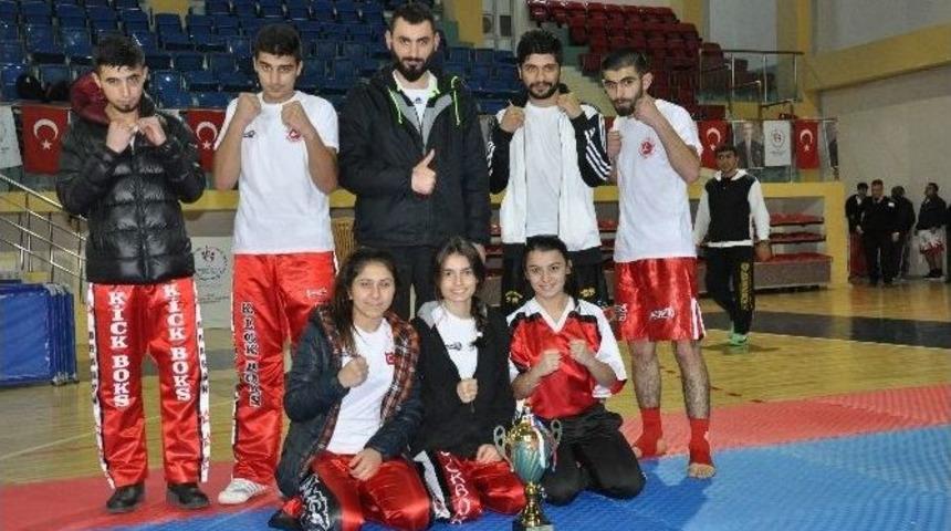 Belediyenin Kick-boks&ccedil;uları T&uuml;rkiye 2&rsquo;ncisi Oldu