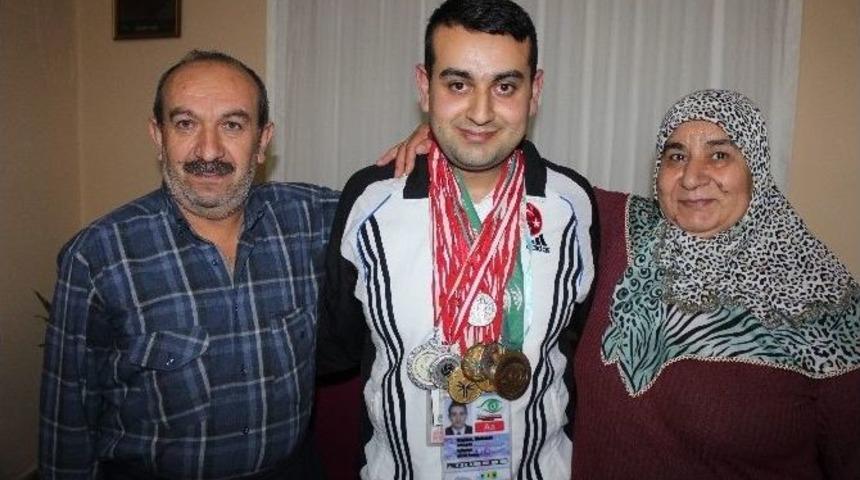 (&ouml;zel Haber) Zihnindeki Engelleri Aştı Madalyaları Topladı