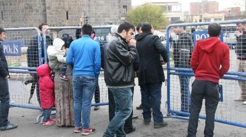 Sur&rsquo;da Sokağa &Ccedil;ıkma Yasağı İlan Edildi