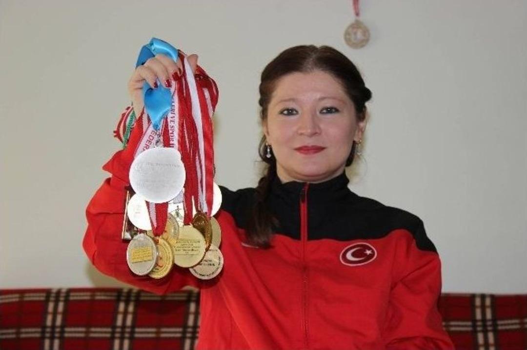 (&ouml;zel Haber) Eline İlk Defa Silah Aldı, Şampiyon Oldu