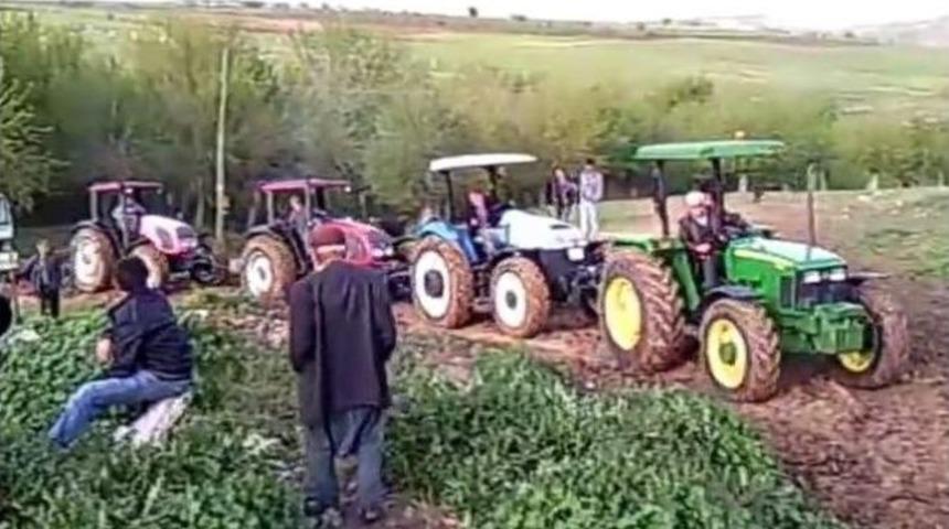 &Ccedil;amura Saplanan Kamyon 4 Trakt&ouml;rle Kurtarılabildi