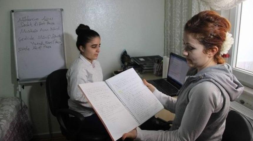 Bedensel Engelli Gen&ccedil; Kız 6 Yıldır Evde Eğitim G&ouml;r&uuml;yor