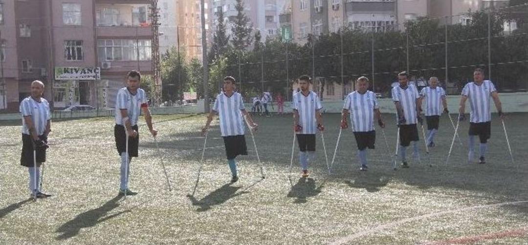 (&ouml;zel Haber) Engelleri Futbolla Yendiler