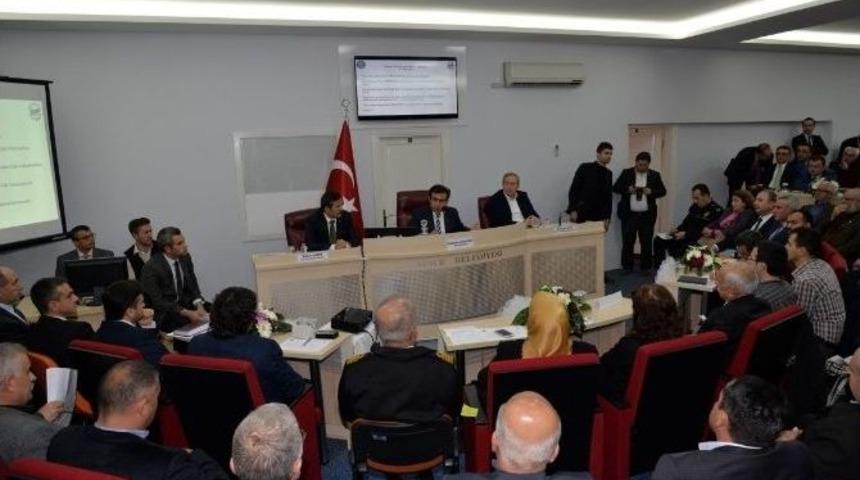 Derince İl&ccedil;e Değerlendirme Toplantısı Vali G&uuml;zeloğlu Başkanlığında Ger&ccedil;ekleşti