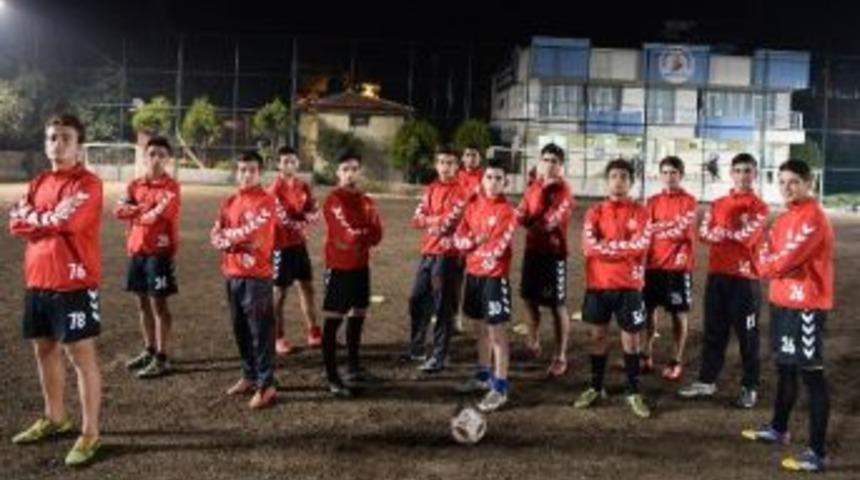 Muratpaşa Belediyesporlu Gen&ccedil;ler Şampiyonluk Yolunda