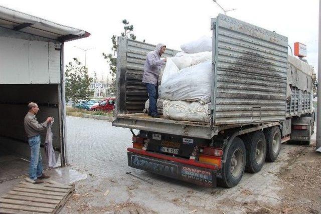 Kütahya’dan Suriye’ye 1 Tır İnsanı Yardım