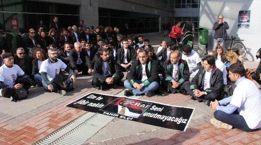 Mersin&rsquo;de Avukatlardan Tahir El&ccedil;i İ&ccedil;in Oturma Eylemi
