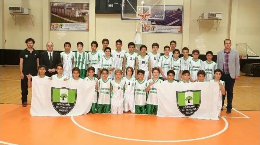 Şehitkamilli K&uuml;&ccedil;&uuml;k Dev Adamlar Hızlı Başladı