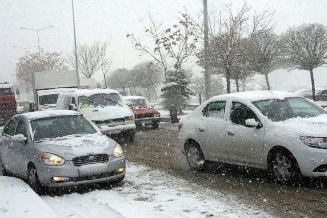 Yozgat’ta Kar Sürücüleri Hazırlıksız Yakaladı