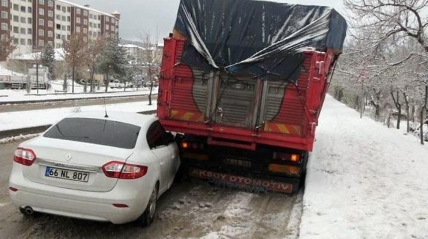 Yozgat&rsquo;ta Kar Kazaları Da Beraberinde Getirdi
