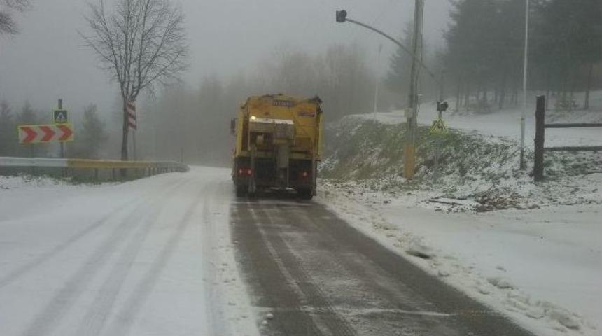 B&uuml;y&uuml;kşehir, Kartepe&rsquo;ye Yağan Yılın İlk Karına Anında M&uuml;dahale Etti