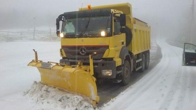 Büyükşehir, Kartepe’ye Yağan Yılın İlk Karına Anında Müdahale Etti