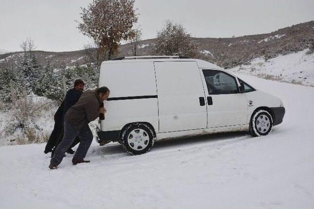 Çorum’da 2 Köy Yolu Ulaşıma Kapandı