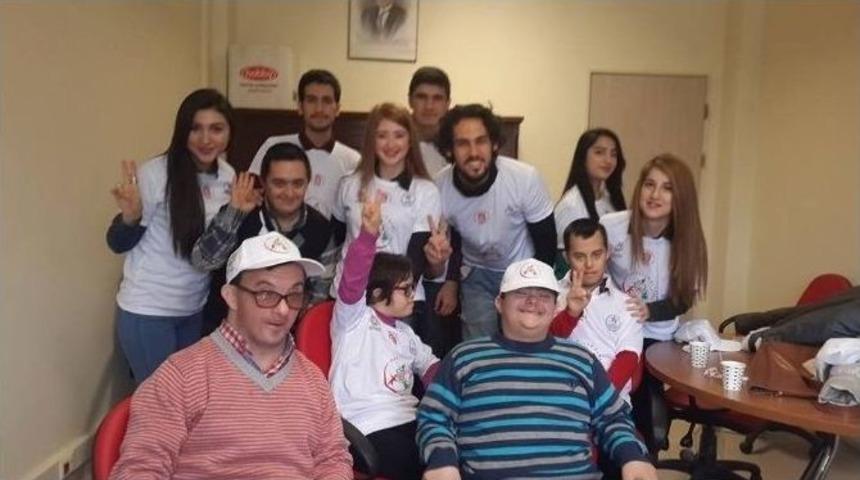 &Uuml;niversiteli Tolga&rsquo;dan Engellilere &Uuml;cretsiz Bilgisayar Eğitimi