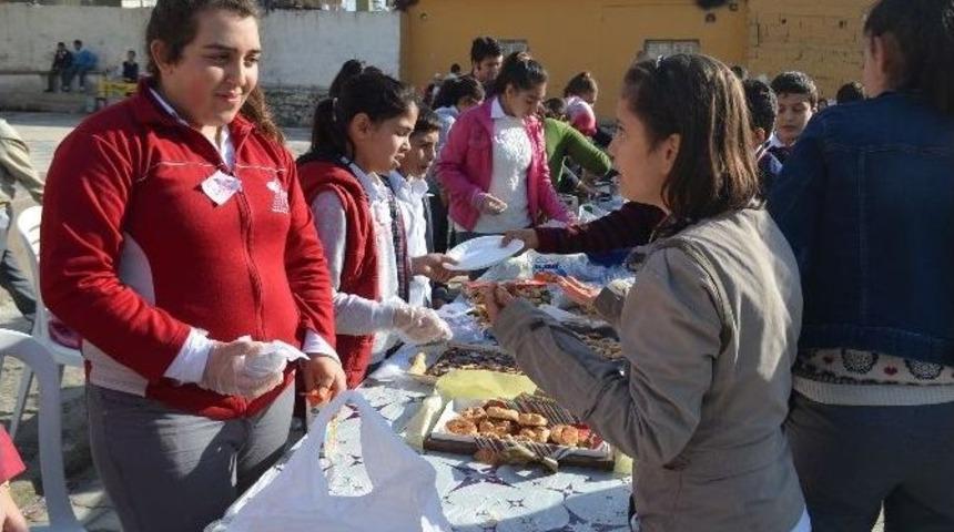 Bayırbucak T&uuml;rkmenleri İ&ccedil;in &Ouml;ğrencilerden Kermes