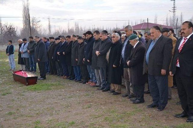 Iğdır Belediyesi Temizlik İşçisi Toprağa Verildi