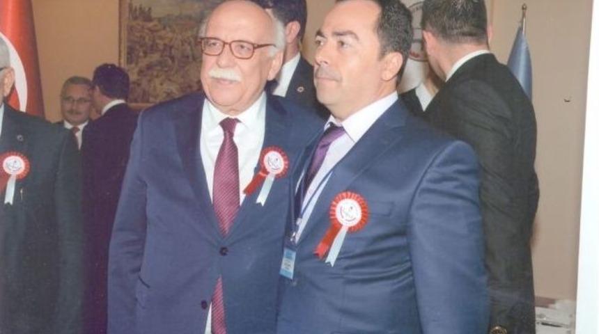 Yılın &Ouml;ğretmeni Demir &Ouml;d&uuml;l&uuml;n&uuml; Bakan Avcı&rsquo;dan Aldı