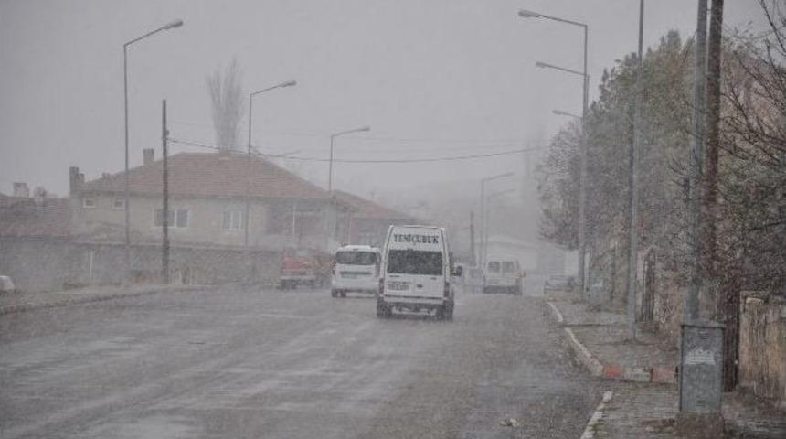 Gemerek&rsquo;te Mevsimin İlk Karı Yağdı