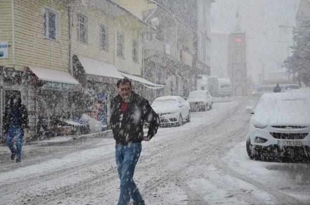 Koyulhisar’da Kar Yağışı Etkili Oldu