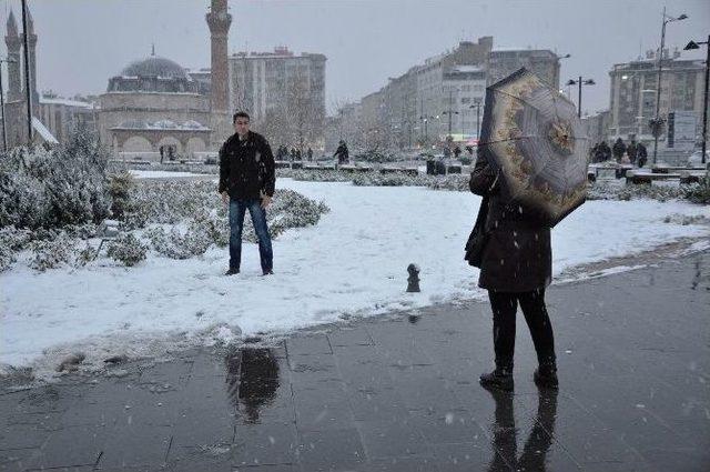 Sivas’ta Kar Yağışı Etkili Oldu