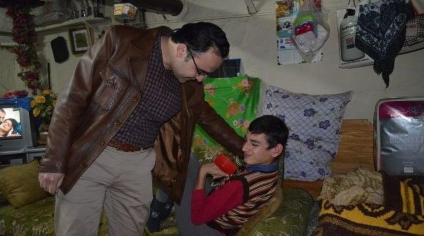 Özdağ Bir Engelliyi Daha Sevindirdi