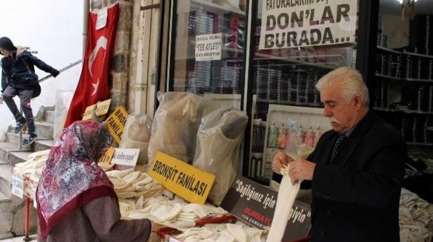 (&ouml;zel Haber) Kar Kapıya Dayandı, Vatandaş Isınmak İ&ccedil;in Y&uuml;n İ&ccedil; &Ccedil;amaşırlarına H&uuml;cum Etti