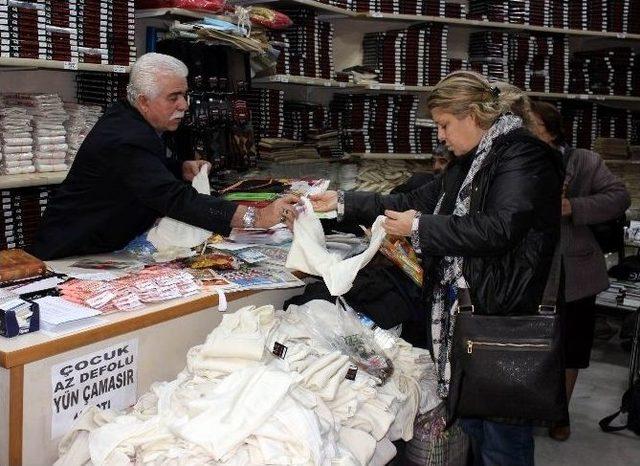 (&ouml;zel Haber) Kar Kapıya Dayandı, Vatandaş Isınmak İ&ccedil;in Y&uuml;n İ&ccedil; &Ccedil;amaşırlarına H&uuml;cum Etti 1