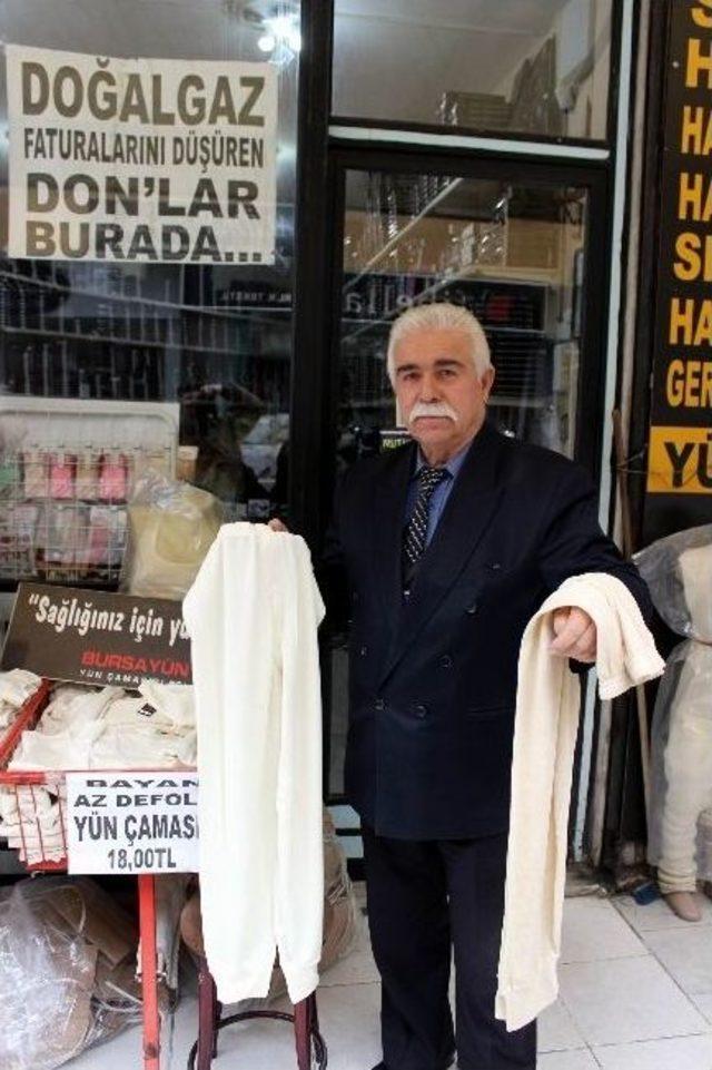 (&ouml;zel Haber) Kar Kapıya Dayandı, Vatandaş Isınmak İ&ccedil;in Y&uuml;n İ&ccedil; &Ccedil;amaşırlarına H&uuml;cum Etti 2