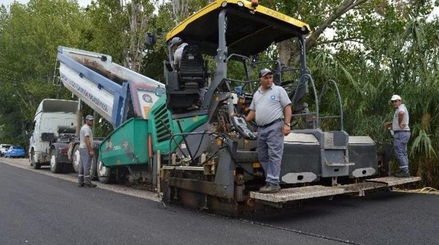 Finike’de Alt Yapı Sonrası Sıcak Asfalt