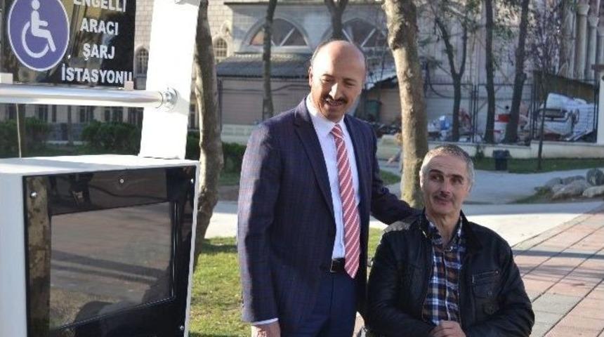 Engelliler Ara&ccedil;larını Kısa S&uuml;rede Şarj Ederken, Film İzleyebilecek