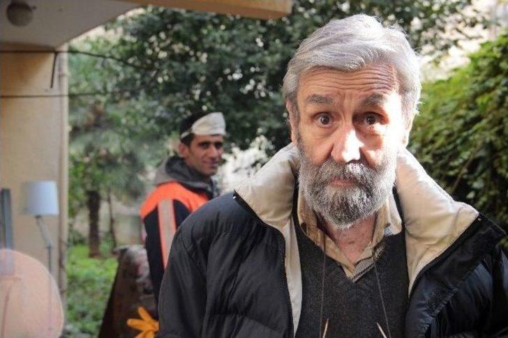 Tek Başına Yaşayan Adamın Evinden İki Kamyon Çöp Çıktı G1