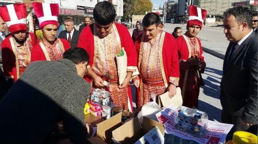 Engelli &Ouml;ğrenciler Har&ccedil;lıklarını T&uuml;rkmenlere G&ouml;nderdi