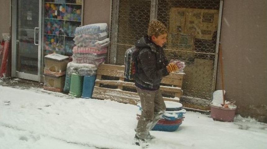 Özalp İlçesinde Kar Yağışı