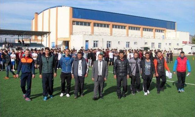 Liseler Ve Orta Okullararası Atletizm Müsabakaları Başladı