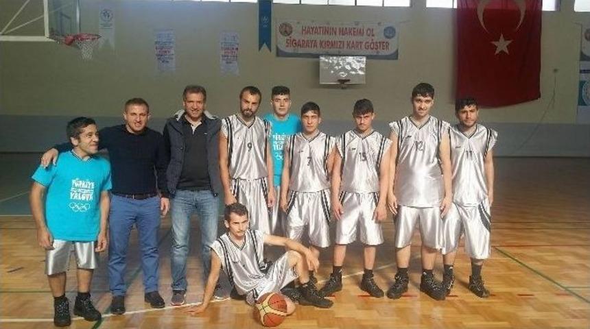 Yalovalı &Ouml;zeller 3 Aralık Engelliler G&uuml;n&uuml;nde Şampiyonluk Sevinci Yaşadı