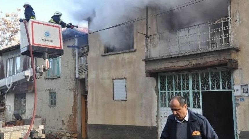 Akşehir&rsquo;de Ev Yangını