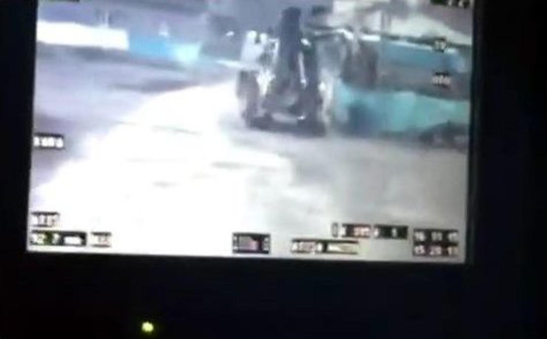 Hendek Kazdığı İddia Edilen İş Makinesi Polis Tarafından Vuruldu