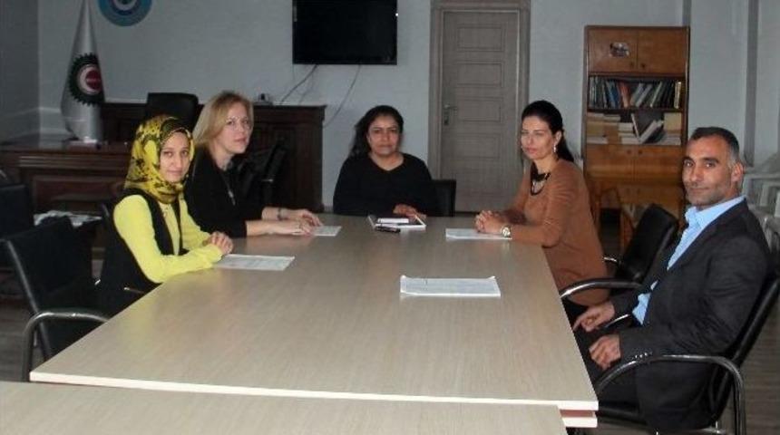 Hizmet İş&rsquo;ten Kadın Hakları G&uuml;n&uuml;&rsquo;ne Kutlama